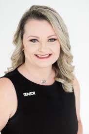 Julie Winans's Instagram, Twitter & Facebook