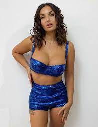 Fan page su elettra tutti i giorni un nuovo post profilo privato : Elettra Lamborghini Infiamma Instagram Il Decollete E Esplosivo Foto