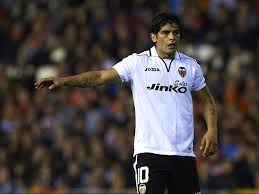 Ever banega with his daughter before a match between argentina and peru on october 11, 2013. From Late Night Parties To Running Over His Own Foot The Wild Ways Of Ever Banega Goal Com