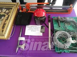 Create lists, bibliographies and reviews: Rumah Sedang Diubah Suai Jadi Sasaran Geng Vade