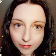 Gina (@gina.small.town.girl)