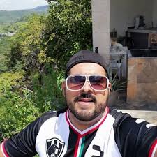 Erick Olivares (@kcireolivares)