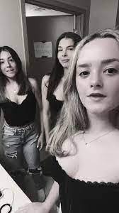 Carolyn Leonhardt's Instagram, Twitter & Facebook