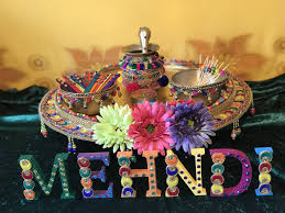 A Gorgeous Oil And Mehndi Plate Mehnditraysforfun Pakistani Mehndi Decor Indian Wedding Favors Desi Wedding Decor