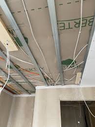 Knauf deckensysteme bestehen aus einer abgehängten oder direkt. Elektrogrundinstallation Leitungsverlegung Auf Abgehangten Decken Im Neuen Fertighaus