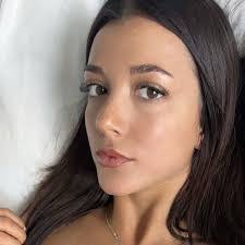 Nicole Thibeault's Instagram, Twitter & Facebook