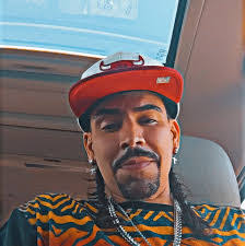 Kelly Bromagem's Instagram, Twitter & Facebook