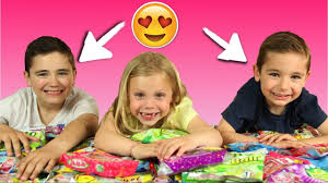 Degustation De Bonbons Avec Swan Et Neo Youtube Pour la première fois, le défenseur des ces petits films de 15 à 20 minutes environ, génèrent des millions de vues. degustation de bonbons avec swan et neo