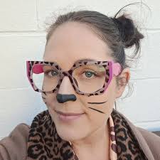 I'm getting flashbacks to when i did community theater in Australia. I  remember playing a Russian Doll, a wizard, and now, Elle, queen Leopard and  protector of the jungle. The things we