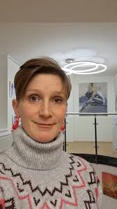 With flowers in her hair" Florale Werke sind noch heut und morgen zu sehen.  Komm vorbei! @anni_liebminger @line_up_edith @chris.karner.art  @cassandra_marion @sascha.michaela @centinaalexa