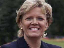 Fashion executive is pulling strings