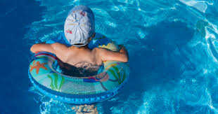 Untuk kolam renang dewasa, tingkat kedalaman airnya 1,4 meter hingga 2 meter. 5 Rekomendasi Kolam Renang Anak Untuk Di Rumah Popmama Com