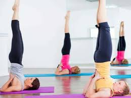 How To Do Sarvangasana Shoulder Stand Steps Benefits And Common Mistakes Shoulder Stand