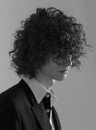 42 Ideas Curly Hair Aesthetic Faceless Boy Black Hair Aesthetic Curly Hair Styles Curly Hair Men