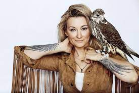 Pomagać można na 1001 sposobów zdjęcie nr 2. Martyna Wojciechowska Na Szczycie Jest Sie Chwile Best Sleeve Tattoos Wing Tattoo Arm Sleeve Tattoos