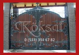 Her türlü genişlikte ve yükseklik üretilebilen kapılar kullanıcıların ihtiyaçlarına göre şekillendirilebiliyor. Ferforje Bahce Kapi Modelleri Ferforje Bahce Kapi Fiyatlari Bahce Kapi