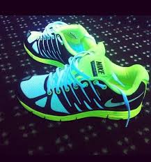 Black And Lime Green Sneakers Blue Green And Black Nike Shoes Would Love For These To Be My New Gym Kicks Black Nike Shoes Green Nike Shoes Running Shoes Nike