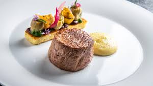 Rezept Filetto Di Manzo Rote Zwiebeln Polenta Gaultmillau Channel Rezepte Lebensmittel Essen Festliches Essen