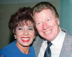 Max Bygraves dead: Veteran entertainer dies aged 89 after battle with  Alzheimer's