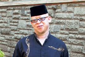 My dad abandoned my mum because of my albinism watch ktn live isaac mwaura is ungrateful for the nomination from odm, says millie odhiambo subscribe to our azclip. Isaac Mwaura Biography Age Education Family And Early Life Career And Achievements Whownskenya