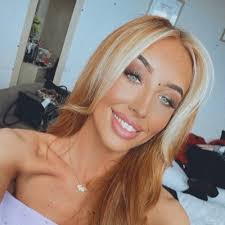 Tamara Storey's Instagram, Twitter & Facebook