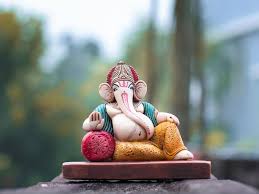 People seeking happiness, peace and prosperity in life should consider placing an idol of a white ganesha at home. Ganesh Chaturthi 2020 This Is The Right Way To Place The Ganpati Idol According To Vastu Times Of India