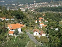 Arouca é um concelho da área metropolitana do porto, da região norte do distrito de aveiro. Vila De Arouca