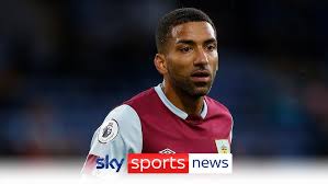 Aaron Lennon has announced his retirement from football