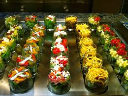 Mini Salad Bar Pictured Here They Re Dressed But Some May Prefer A Dress Your Own Salad Just Display The Varied Base Salatbuffet Lebensmittel Essen Rezepte