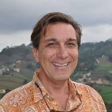 Lee Beal (@kayakatitlan)