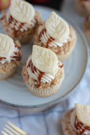 Most cupcake recipes bake about 15 to 20 minutes, so if you're not sure if your math is right, err on the side of caution and start with the shorter baking time (15 minutes). Apple Pie Cupcakes Baking With Blondie