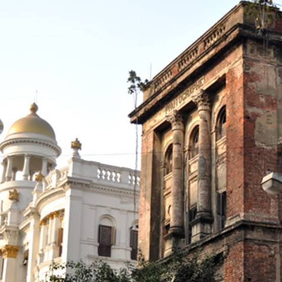 The World's Oldest Photo Studio Shutters For Good