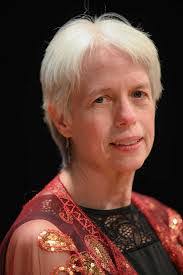 Elspeth Strang's Instagram, Twitter & Facebook