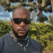 Leo Bain's Instagram, Twitter & Facebook