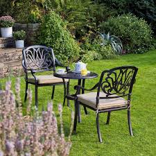 7 Attractive Garden Chair Design Idea For Your Home Yard Gardenchairdesigns Gardenchairid Garden Chairs Design Garden Furniture Outdoor Patio Furniture Sets
