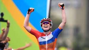 Thijs zonneveld in gesprek met wielrenster annemiek van vleuten. Olympia 2016 Van Vleuten Sturzt Schwer Deutsche Verpassen Medaillen Olympia 2016 Rio