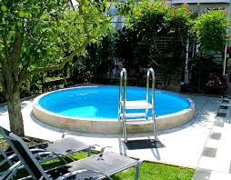 Ein Kleines Gartenparadies Mit Erfrischendem Pool So Lasst Es Sich Im Sommer Leben Garten Gartenpool Swimmingpool Sch Gartenparadies Pool Im Garten Und Garten
