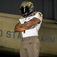 Ncaaf 2017 armed forces bowl san diego state aztecs vs army black knights. History Of Army Navy Game Uniforms Uniswag