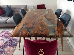 Questo Tavolo Da Pranzo E Per 6 8 Persone Accuratamente Selezionati Pezzi Di Legno Dulivo Si Sono Riuniti In 2020 Dining Table Slab Dining Tables Unique Dining Tables