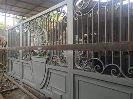 Baca juga artikel pilihan 53+ gambar desain pagar besi untuk rumah anda. January 2017 Pagar Besi Tempa Klasik Jual Aksesories Besi Tempa Ornamen Alluminium Cor Pagar Besi Tempa Klasik Pagar