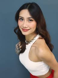 sino ??? My bias:Bebe Sheena bias wecker:Master Jho