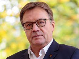 Seit 2018 führt er die amtierende tiroler landesregierung platter iii an. Gunther Platter Der Ovp Spitzenkandidat Im Portrat Landtagswahl Tirol Vienna At