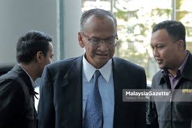 Tan sri dr zeti akhtar aziz dilantik sebagai pengerusi kumpulan permodalan nasional bhd (pnb) yang baharu berkuat kuasa esok. No Pressure From Najib To Choose 1mdb Financial Statement Ambrin