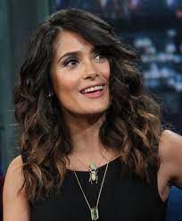 So Perfect For The Weekend Salma Hayek S Tousled Waves Hollywood Hair Salma Hayek Hair Tousled Hair
