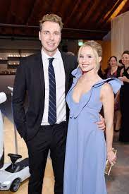 Armchair expert may 21, 2021. Dax Shepard S Morning Routine Popsugar Family