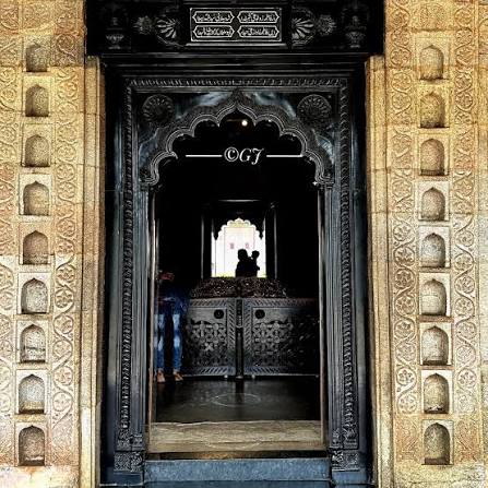 The Gumbaz at Srirangapatna is the mausoleum of Tipu Sultan, his father Hyder Ali and his mother Fakhr-un-Nisa. . The tomb was raised by Tipu himself for his parents in 1782-84 but