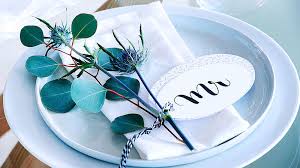Eine tischdekoration mit blumen kostet beim professionellen anbieter oft sehr viel geld. Tischkarten Fur Die Hochzeit Selber Machen Ideen Edding