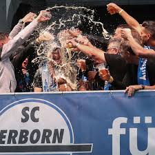 Heute hat es leider nicht gereicht, sagte trainer. Sc Paderborn Besondere Huldigung Bundesliga Aufsteiger Feiern Auf Mallorca In Fremden Trikots Fussball