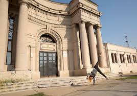 Ulaz na promociju je besplatan uz ulaznicu koju svi zainteresovani mogu preuzeti u mutrovačkoj galeriji, svakog radnog. Olivera Balasevic Zvanicna Internet Stranica