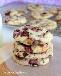 Peanut Butter And Jelly Cookies Cake Mix Cookies Made With Reese S Peanut Butter Cups A Jelly Cookies Peanut Butter Jelly Cookies Peanut Butter Jelly Recipes